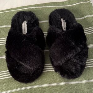 Steve Madden Women's Plush Black Slippers